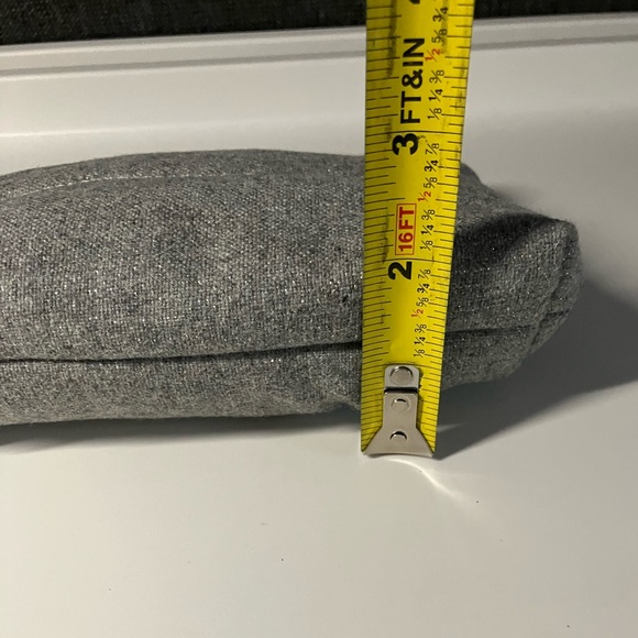 L'Occitane MAKE UP COSMETIC BAG CASE BRAND NEW Gray Puffer Piece - Picture 8 of 9